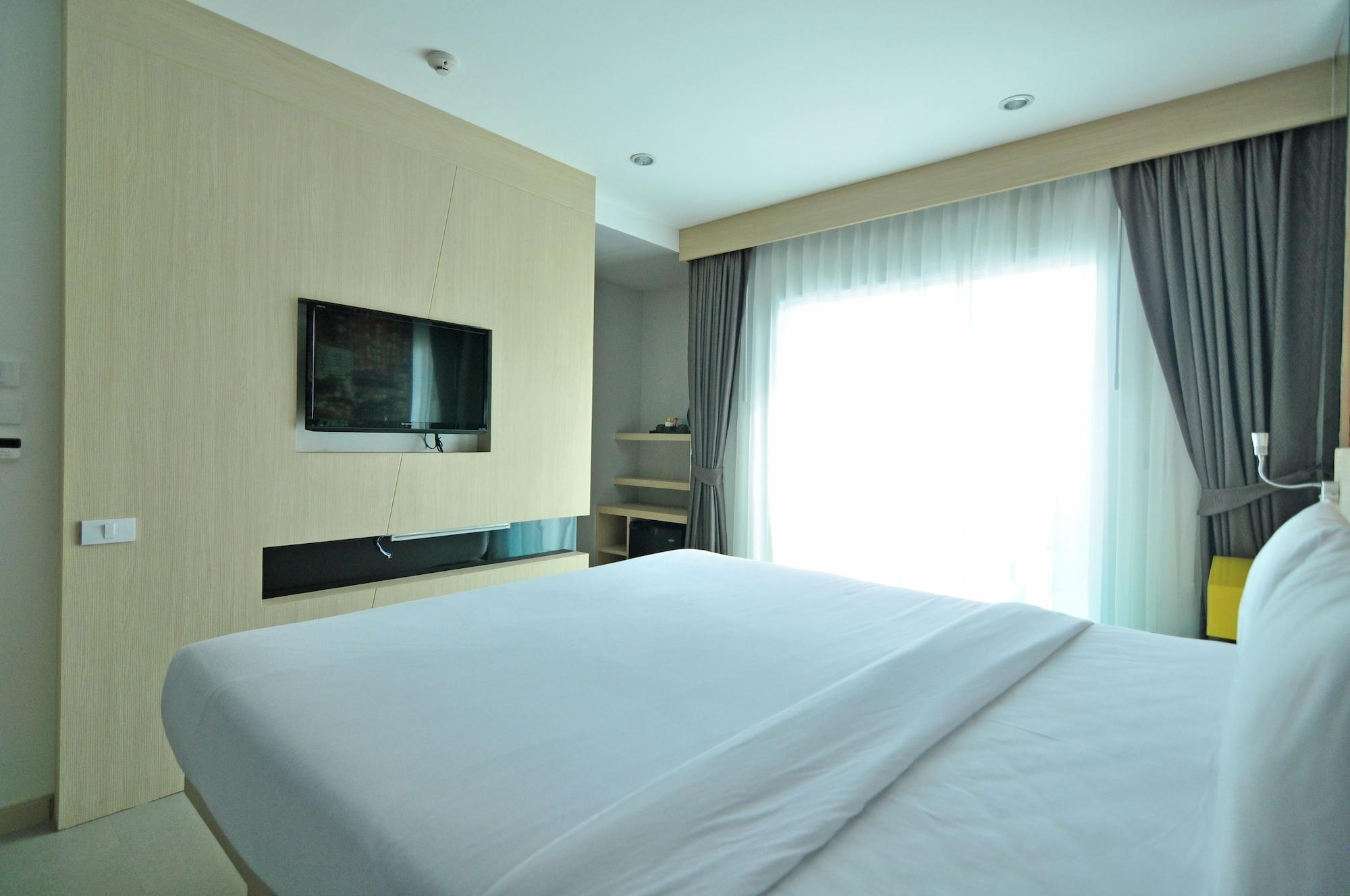 The Aim Patong Hotel Екстериор снимка