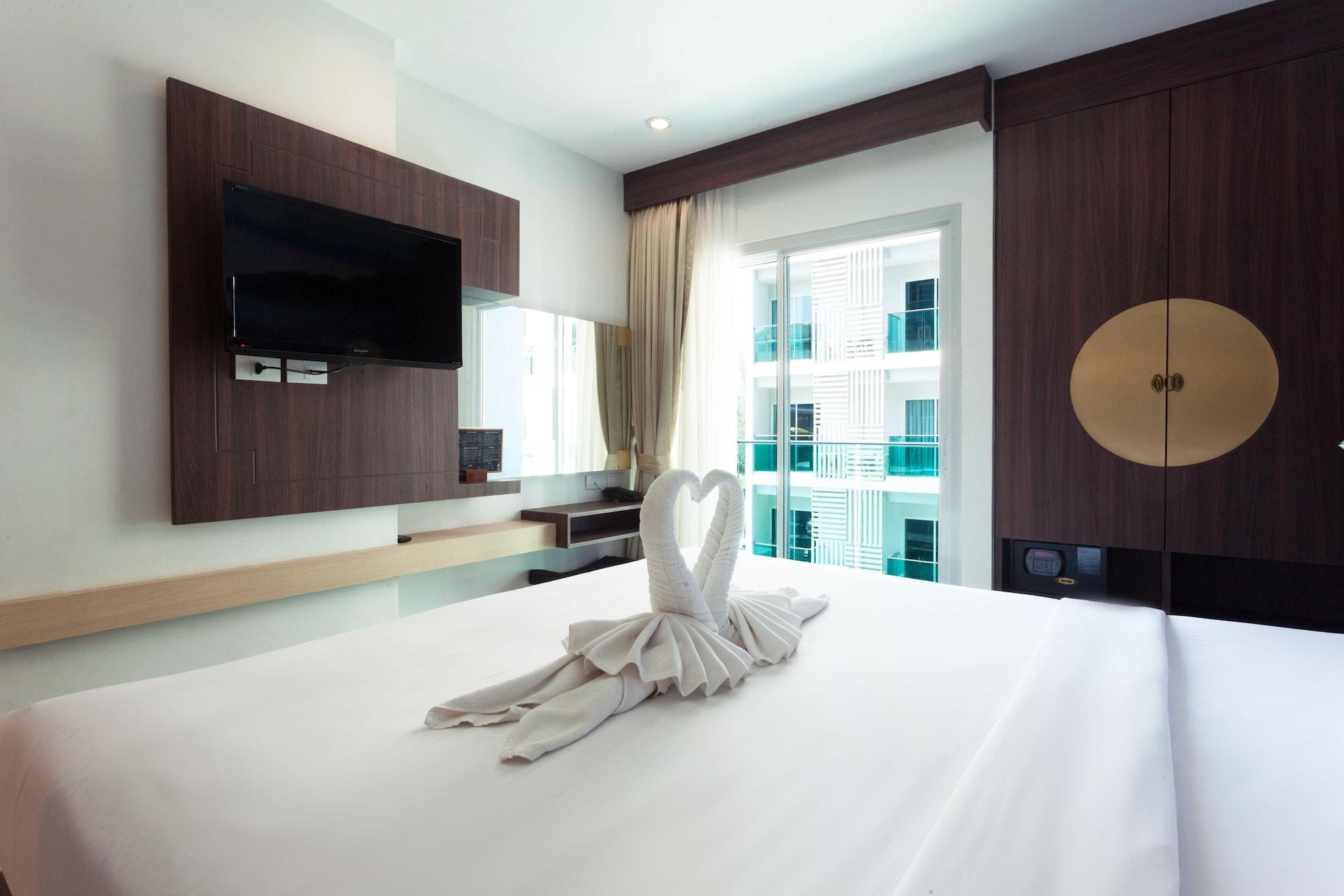 The Aim Patong Hotel Екстериор снимка