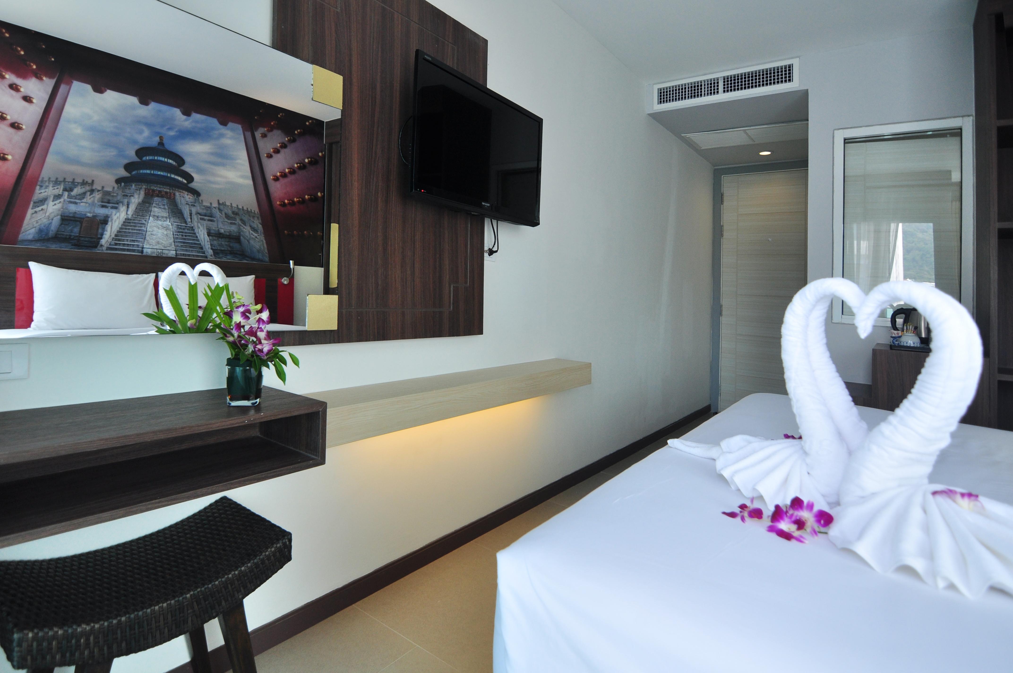 The Aim Patong Hotel Екстериор снимка