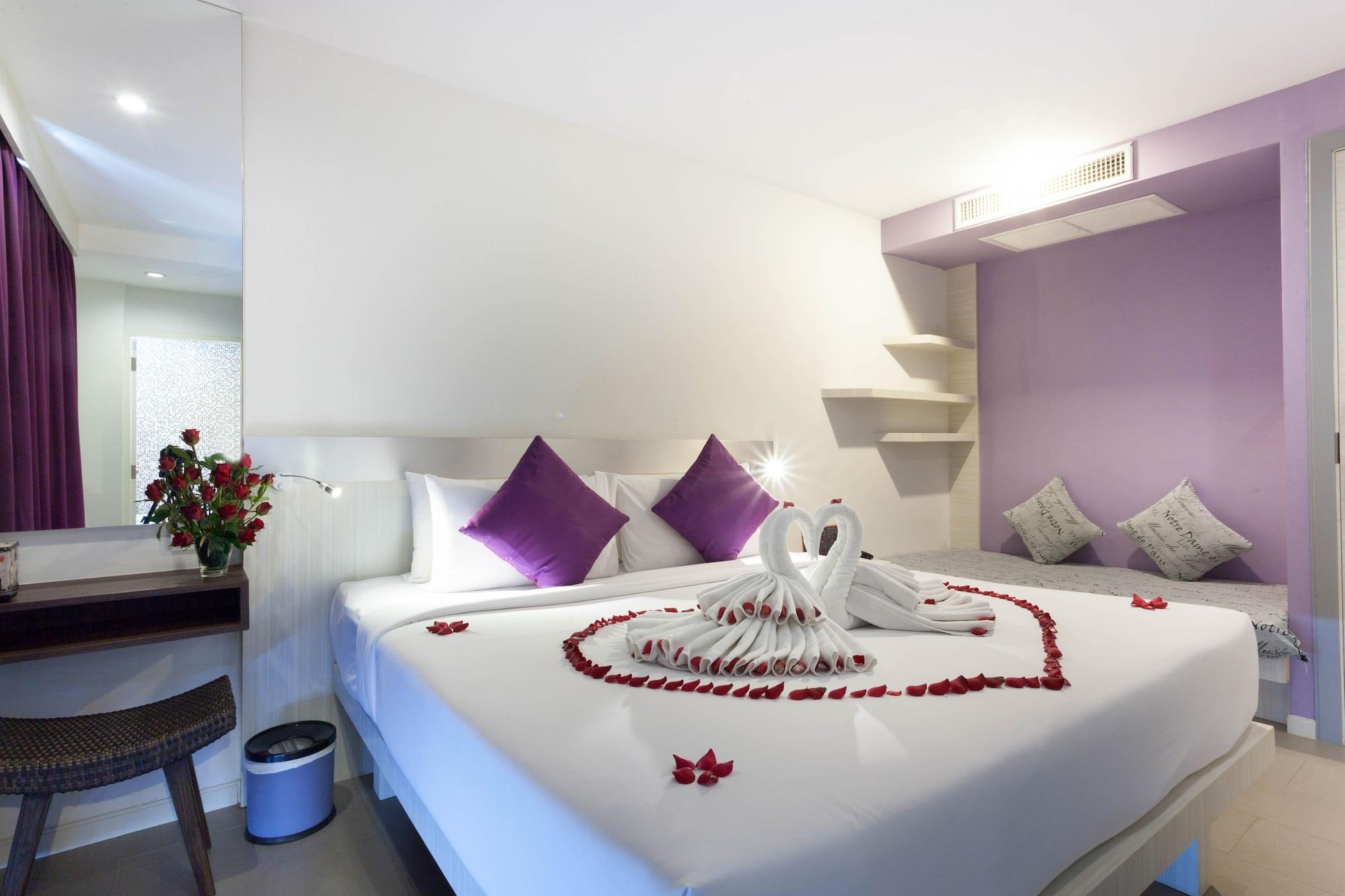 The Aim Patong Hotel Екстериор снимка