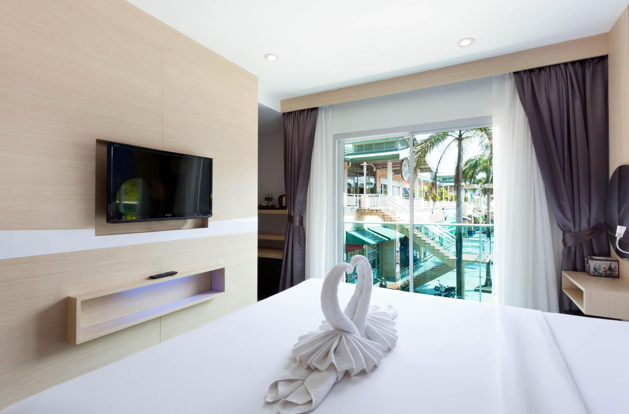 The Aim Patong Hotel Екстериор снимка